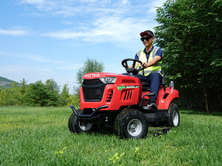   Tracteur de pelouse