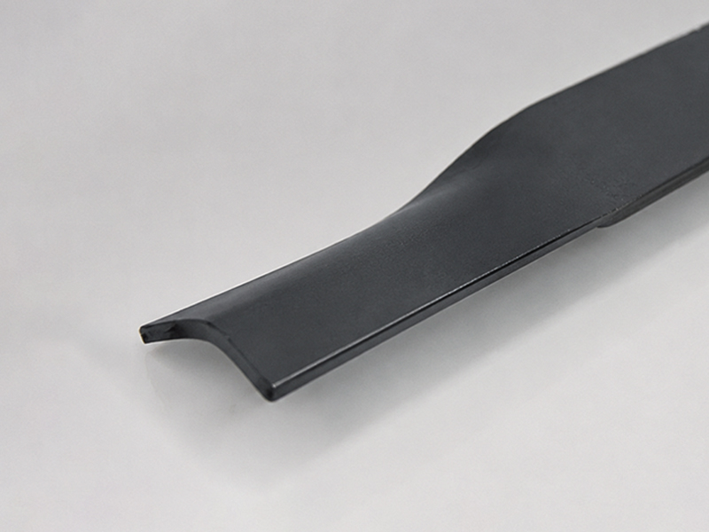 kutter-universal-rasenmäher-messer-ztr48c-detail-kante-gebogen-ansicht.jpg