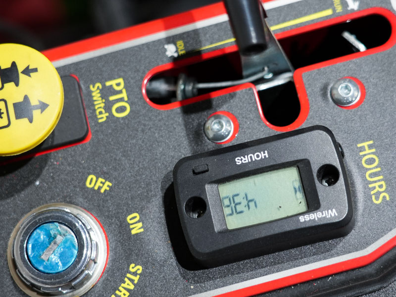 kutter-ztr-36b-panel-closeup.jpg