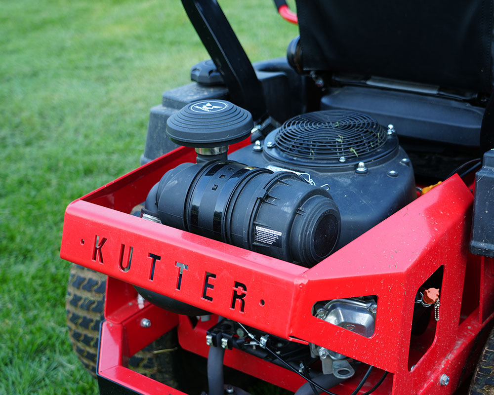 kutter-rasenmäher-luftfilter-motor-nahaufnahme-heckmontage.jpg