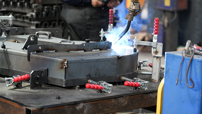 lawn-aerator-welding-manufacturing-process.jpg lawn-aerator-welding-manufacturing-process.jpg