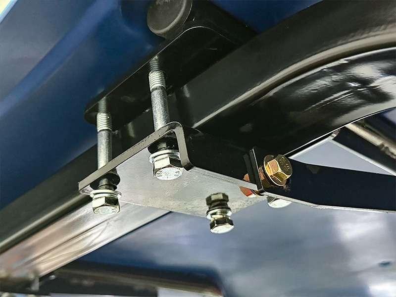kutter-zero-turn-mower-umbrella-mounting-bracket-bolt-detail.jpg kutter-zero-turn-mower-umbrella-mounting-bracket-bolt-detail.jpg