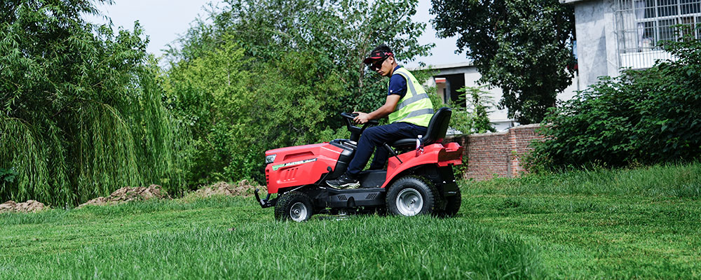 hydrostatic-lawn-tractor-slope-control.jpg