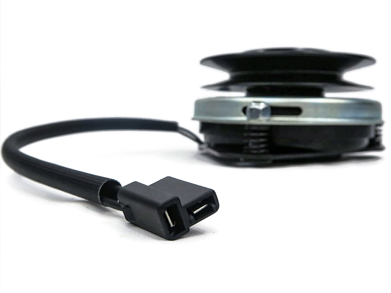 kutter-elektro-kupplung-für-rasenmäher-kabelbaum-stecker-nahaufnahme.jpg