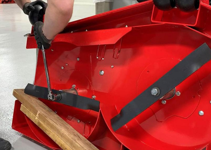 kutter-rasenmähermesser-ztr42e-installation-rot-deck-spindel