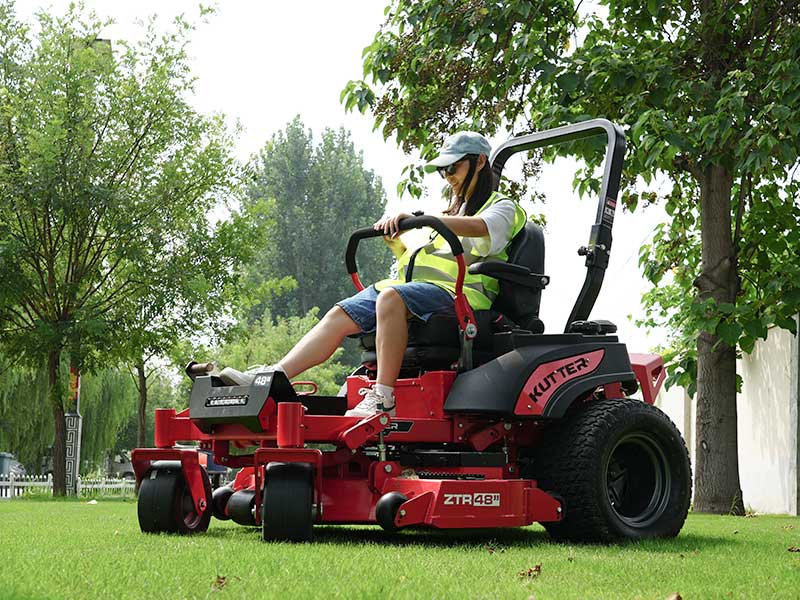 ztr-48c-Working scene on lawn among trees.jpg ztr-48c-Working scene on lawn among trees.jpg