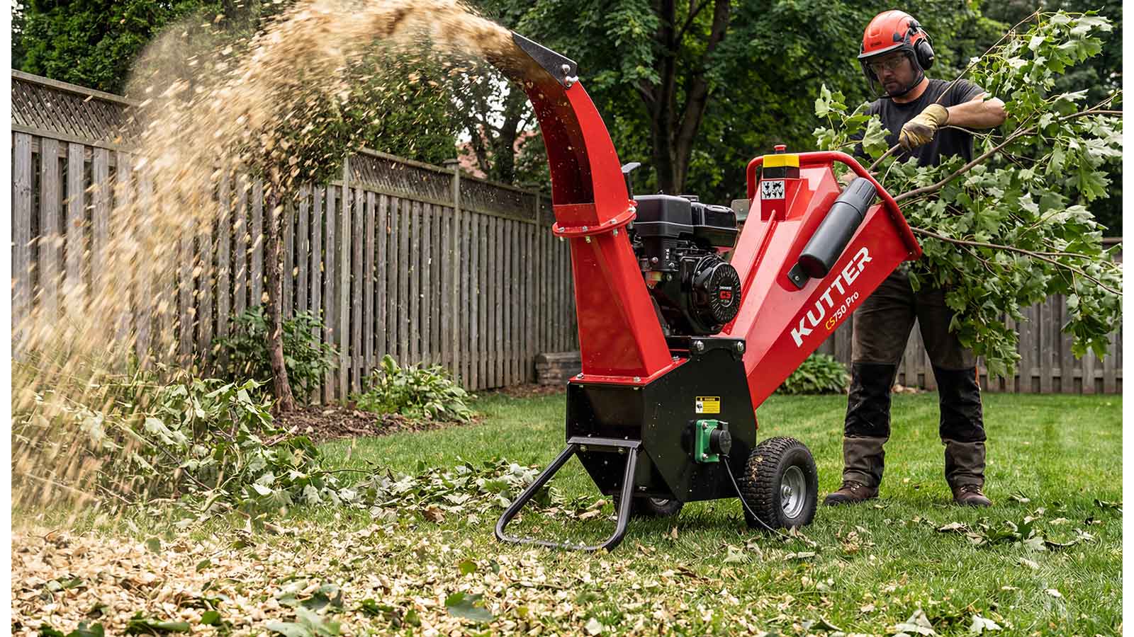 kutter-wood-chipper-cs750-pro-branch-chipping-action.jpg kutter-wood-chipper-cs750-pro-branch-chipping-action.jpg
