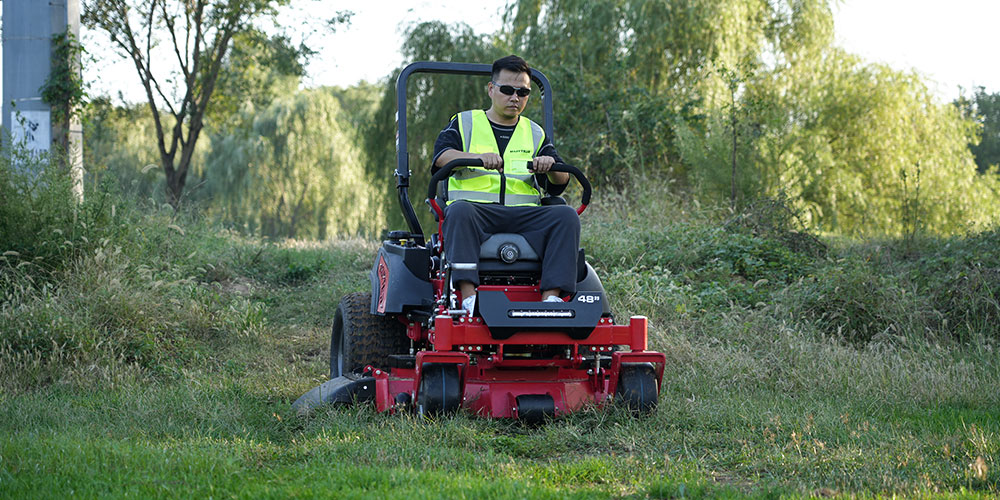 zero-turn-mower-helling-veiligheid-hero-banner.jpg