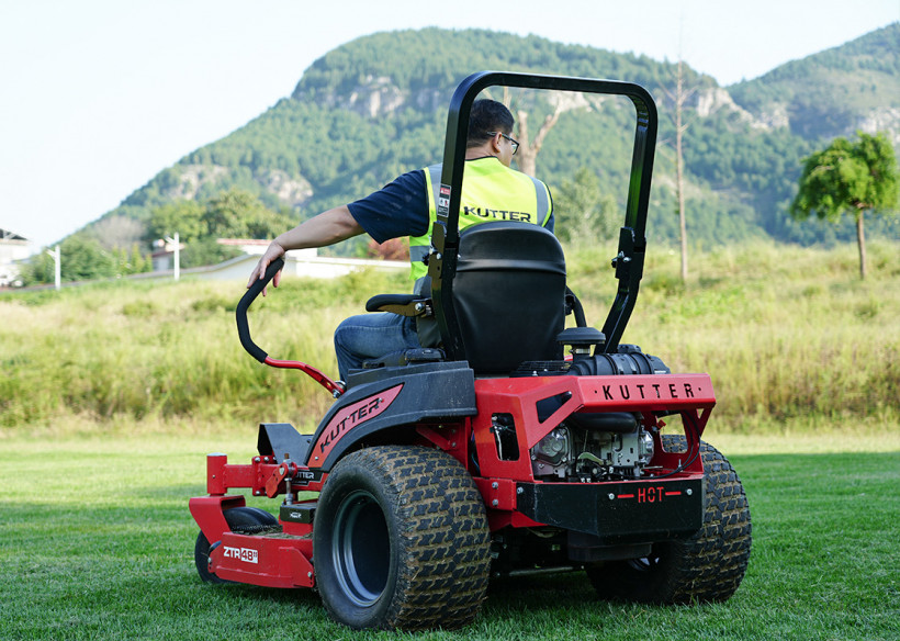 ztr-48c-リアビューエンジン25hp-efi