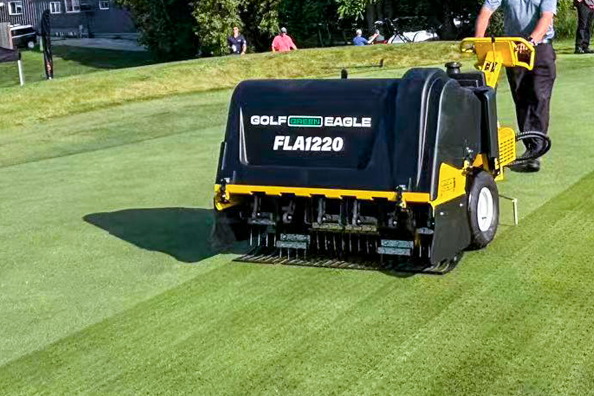 kutter-fla1220-aerator-golf-green-operation.jpg