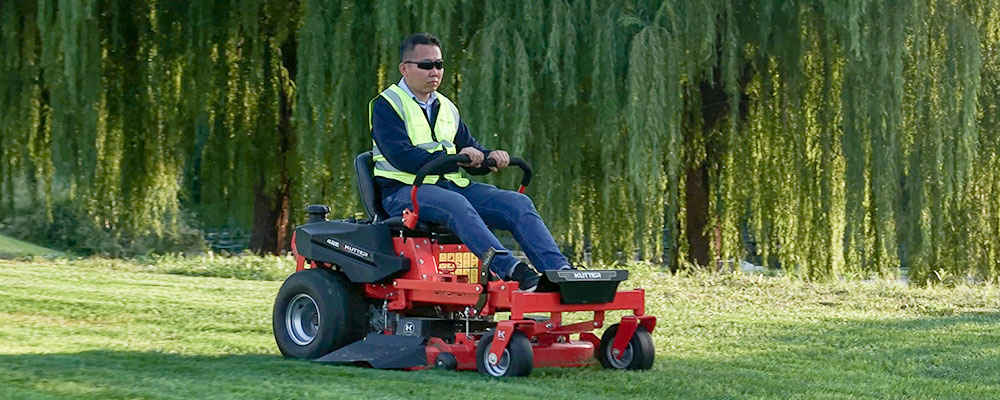 42-inch-zero-turn-mowers-on-a-large-estate-lawn.jpg