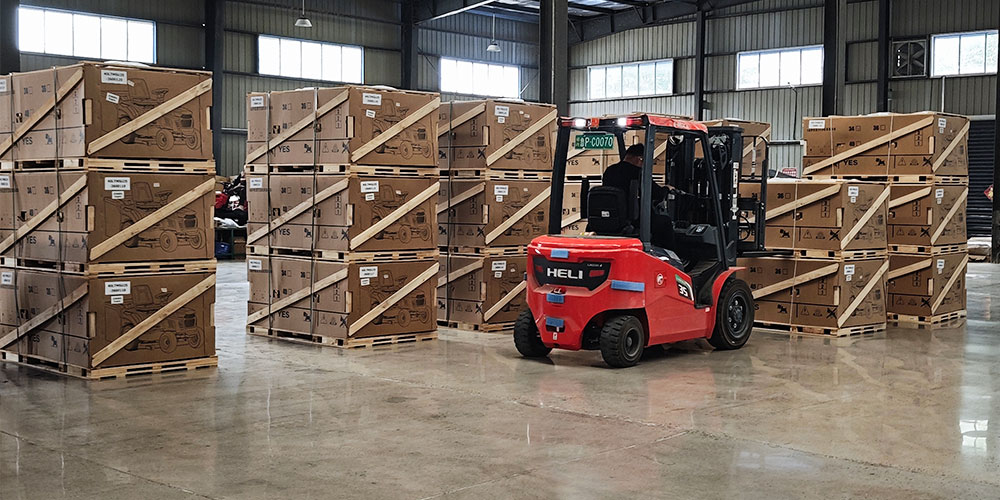 lawn-mowers-loaded-in-shipping-container-hero.jpg