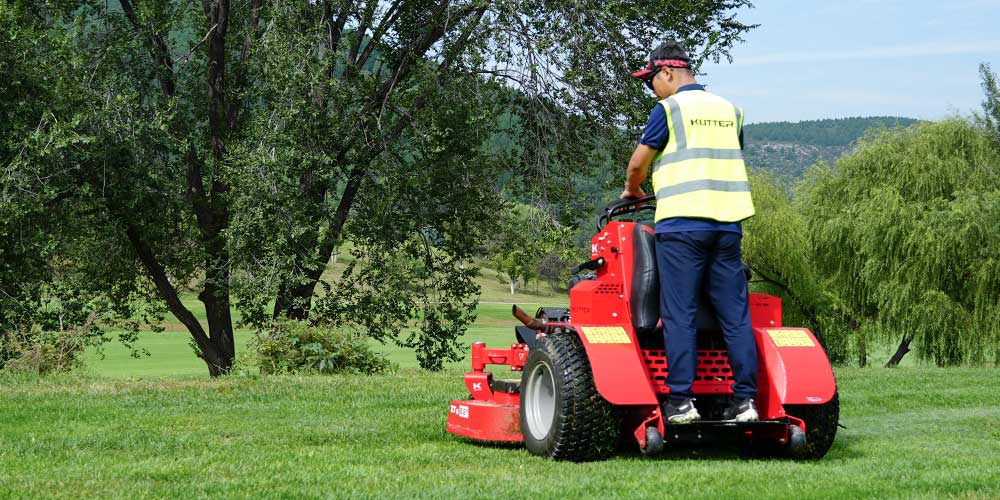 commercial-stand-on-mower-operator-ergonomic-posture-hero.jpg