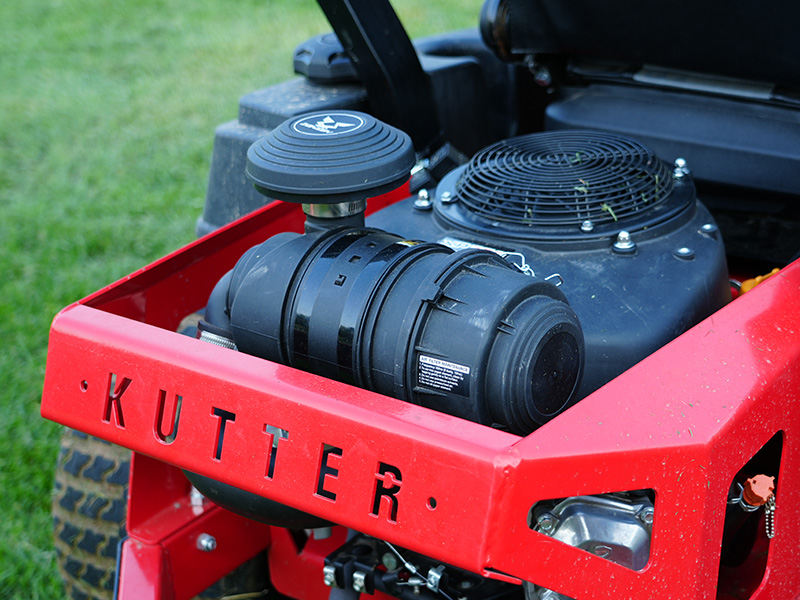 kutter-grasmaaier-luchtfilter-motor-close-up-achterbevestiging.jpg