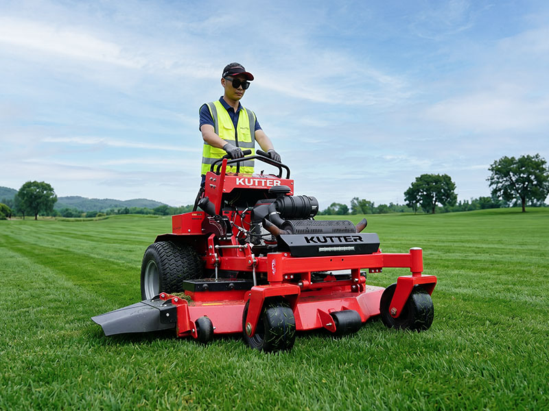 zts-61c-operator-field-mowing.jpg