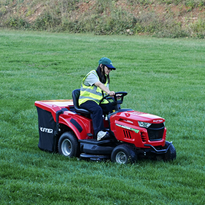 hydrostatic-vs-manual-lawn-tractor-transmission-thumb.jpg hydrostatic-vs-manual-lawn-tractor-transmission-thumb.jpg