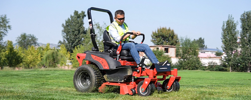 KUTTER-ZTR-50B-zeroturn-mower-дар-амволи-калони-истиқоматӣ.jpg